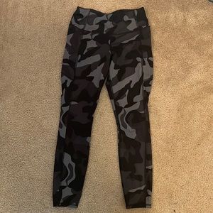 Athleta 7/8 camo leggings